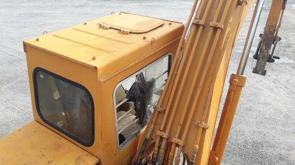 ขายรถแบ็คโฮ KOMATSU PC100-1 มีไลน์หัวกระแทก สภาพสวย ๆ เดิม ๆ เหมาะไปติดหัวคีบไม้