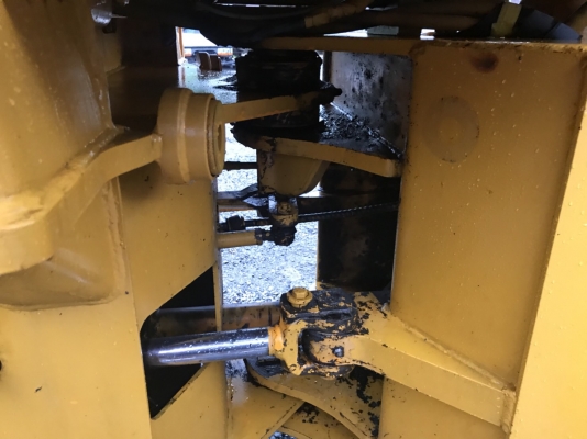 ขายรถตัก Komatsu 510 ; รถเก่าญี่ปุ่น 100\%;  สภาพสวยพร้อมใช้งานได้ทันที สนใจติดต่อ 081-9485494