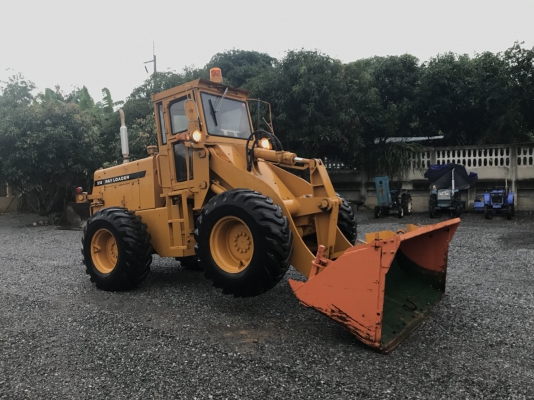 ขายรถตัก Komatsu 510 ; รถเก่าญี่ปุ่น 100\%;  สภาพสวยพร้อมใช้งานได้ทันที สนใจติดต่อ 081-9485494