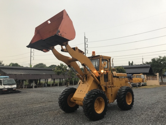 ขายรถตัก Komatsu 510 ; รถเก่าญี่ปุ่น 100\%;  สภาพสวยพร้อมใช้งานได้ทันที สนใจติดต่อ 081-9485494