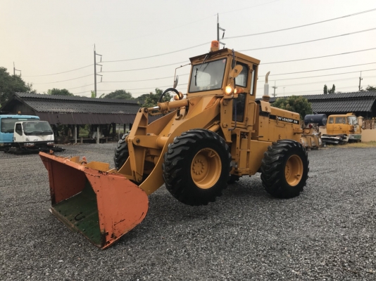 ขายรถตัก Komatsu 510 ; รถเก่าญี่ปุ่น 100\%;  สภาพสวยพร้อมใช้งานได้ทันที สนใจติดต่อ 081-9485494