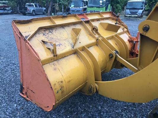 ขายรถตัก Komatsu 510 ; รถเก่าญี่ปุ่น 100\%;  สภาพสวยพร้อมใช้งานได้ทันที สนใจติดต่อ 081-9485494