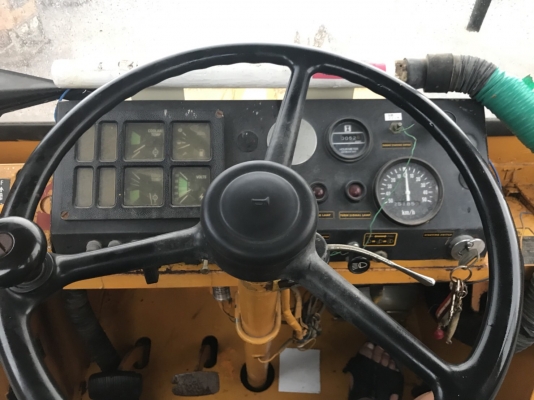 ขายรถตัก Komatsu 510 ; รถเก่าญี่ปุ่น 100\%;  สภาพสวยพร้อมใช้งานได้ทันที สนใจติดต่อ 081-9485494