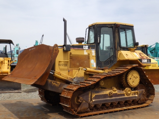 CAT D6M-XL สภาพสวยจัด นำเข้าจากญี่ปุ่น ไม่เคยใช้งานในไทย