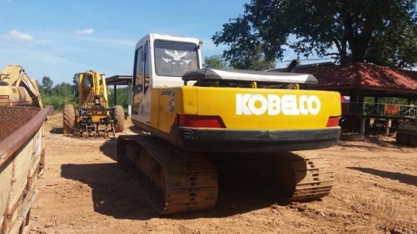 ขาย 650,000 KOBELCO SK200 MARK 3 เก๋งเทา เครื่องดี ปั้มแรง เอวแน่น ช่วงล่างดี ไฟฟ้าตัด เอกสารอินวอยท์  สินค้าอยู่  อุดรธานี โทร090-772-3708,090-772-3710