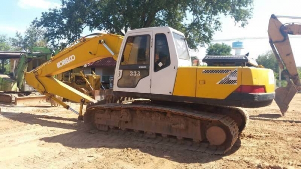 ขาย 650,000 KOBELCO SK200 MARK 3 เก๋งเทา เครื่องดี ปั้มแรง เอวแน่น ช่วงล่างดี ไฟฟ้าตัด เอกสารอินวอยท์  สินค้าอยู่  อุดรธานี โทร090-772-3708,090-772-3710