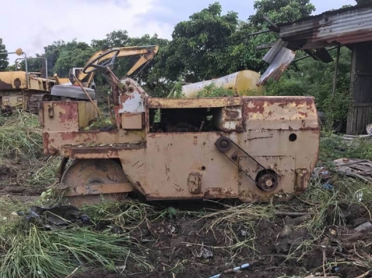 ขาย 80,000 บาท รถบดล้อเหล็ก หน้า -หลัง ขนาด 4 ตัน สภาพพร้อมใช้. เอกสารชื้อขาย  สินค้าอยู่  กทม โทร090-772-3708,090-772-3710