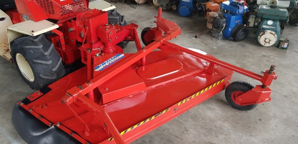 รถตัดหญ้านั่งขับ 4 wd รถตัดหญ้านั่งขับ 4 wd