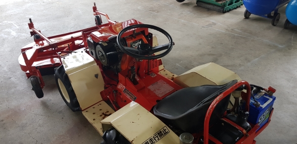 รถตัดหญ้านั่งขับ 4 wd