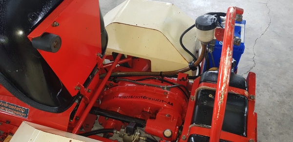 รถตัดหญ้านั่งขับ 4 wd รถตัดหญ้านั่งขับ 4 wd