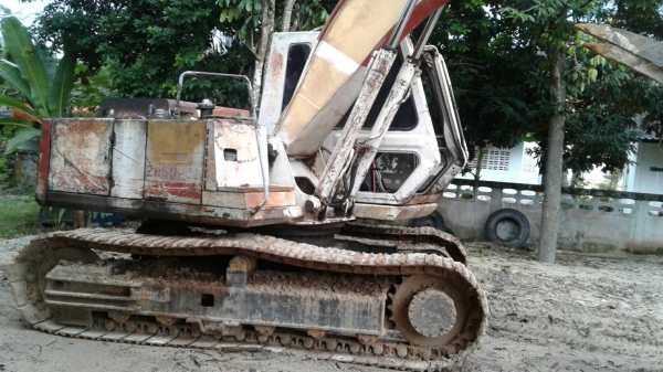 รถขุดsumitomo F2 ขนาด120...รถพร้อมใช้สภายภายนอกไม่สวย แต่รถดี ช่วงล่างดี เอวแน่น