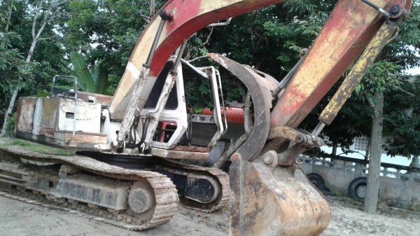 รถขุดsumitomo F2 ขนาด120...รถพร้อมใช้สภายภายนอกไม่สวย แต่รถดี ช่วงล่างดี เอวแน่น