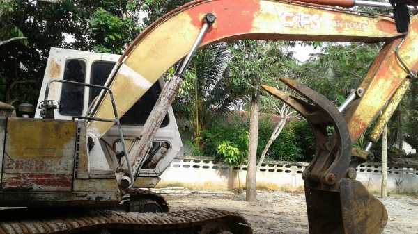 รถขุดsumitomo F2 ขนาด120...รถพร้อมใช้สภายภายนอกไม่สวย แต่รถดี ช่วงล่างดี เอวแน่น