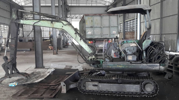 รถแบคโฮ Komatsu PC30  ไม่มีเล่มทะเบียน