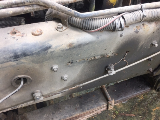 ขายหัวคัสซี6ล้อ 210แรงปี2543..Hino FF1JGKD เครื่องJO8C. รถขนขยะ หัวสวย เครื่องดี คัสซีมีร้าวต้องทำ