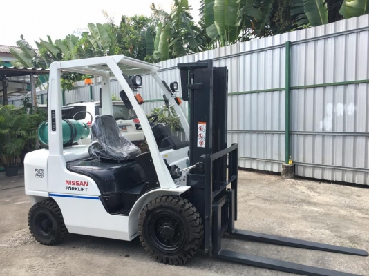 ขาย NISSAN รุ่นใหม่ 2.5 ตัน 3 เมตร เบนซิน/แก๊สโรงงาน ออโต้ สวยมากพร้อมใช้งาน 220,000 บาท 094-426-7888 จะเด็ด