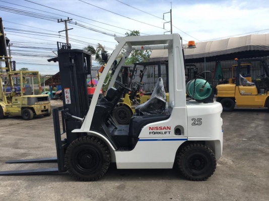 ขาย NISSAN รุ่นใหม่ 2.5 ตัน 3 เมตร เบนซิน/แก๊สโรงงาน ออโต้ สวยมากพร้อมใช้งาน 220,000 บาท 094-426-7888 จะเด็ด