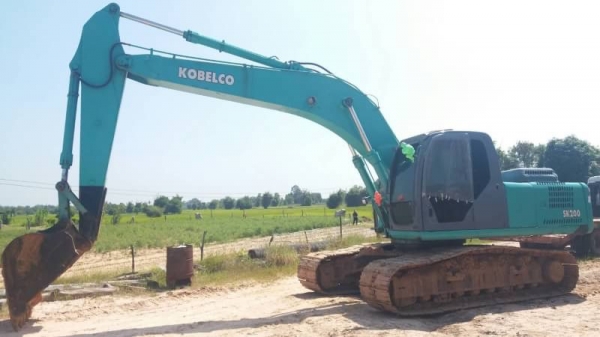 ขาย 835,000 KOBELCO sk 200-6 ไฟฟ้าครบ เครื่องดี ปั้มแรง เอวแน่น ช่วงล่างเต็มสวย แอร์หนาว เอกสารใบประมูล jssr รถสวยพร้อมใช้ รถอยู่ มหาสารคาม 090-772-3710 090-772-3708