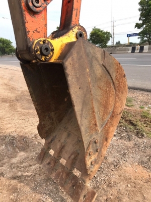 ขายรถแบคโฮ HITACHI EX130-5 มีลายหัวกระแทก รถนอกนำเข้าจากญี่ปุ่น สภาพสวยพร้อมใช้ มีVDOการทำงานครับ ขายรถแบคโฮ HITACHI EX130-5 มีลายหัวกระแทก รถนอกนำเข้าจากญี่ปุ่น สภาพสวยพร้อมใช้ มีVDOการทำงานครับ