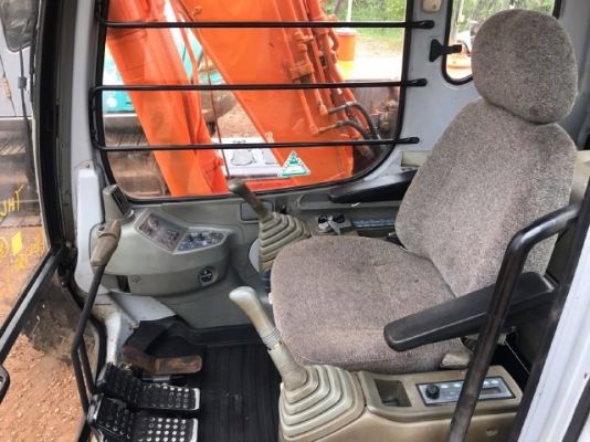 ขายรถแบคโฮ HITACHI EX130-5 มีลายหัวกระแทก รถนอกนำเข้าจากญี่ปุ่น สภาพสวยพร้อมใช้ มีVDOการทำงานครับ ขายรถแบคโฮ HITACHI EX130-5 มีลายหัวกระแทก รถนอกนำเข้าจากญี่ปุ่น สภาพสวยพร้อมใช้ มีVDOการทำงานครับ