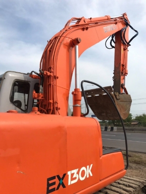 ขายรถแบคโฮ HITACHI EX130-5 มีลายหัวกระแทก รถนอกนำเข้าจากญี่ปุ่น สภาพสวยพร้อมใช้ มีVDOการทำงานครับ ขายรถแบคโฮ HITACHI EX130-5 มีลายหัวกระแทก รถนอกนำเข้าจากญี่ปุ่น สภาพสวยพร้อมใช้ มีVDOการทำงานครับ