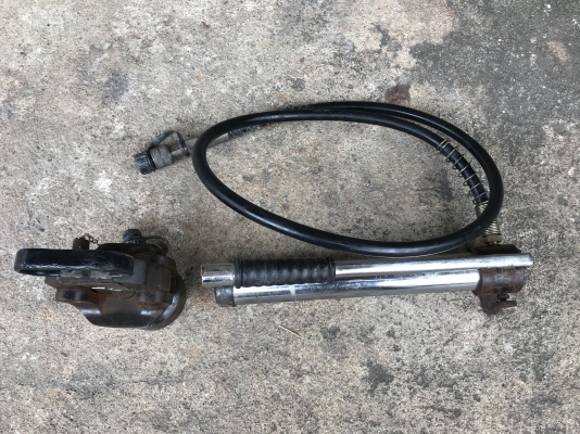 ขายตัวย้ำหัวสายระบบไฮโดรลิคมือโยก Yoshi made in Taiwan สภาพสวย พร้อมใช้งาน