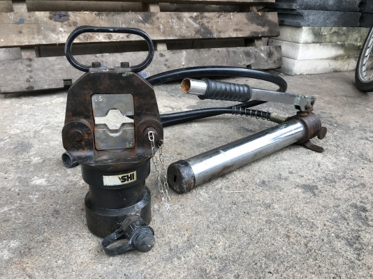 ขายตัวย้ำหัวสายระบบไฮโดรลิคมือโยก Yoshi made in Taiwan สภาพสวย พร้อมใช้งาน