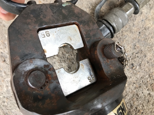 ขายตัวย้ำหัวสายระบบไฮโดรลิคมือโยก Yoshi made in Taiwan สภาพสวย พร้อมใช้งาน