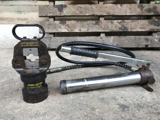ขายตัวย้ำหัวสายระบบไฮโดรลิคมือโยก Yoshi made in Taiwan สภาพสวย พร้อมใช้งาน