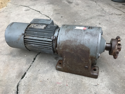 ขายมอเตอร์เกียร์ SEW eurodrive 1HP. 380V มีระบบเบรคในตัว อัตราทด 1:43 เพลาออกประมาณ 32รอบต่อนาที สภาพสวยเดิมๆ หมุนนิ่ม พร้อมใช้งาน ขายมอเตอร์เกียร์ SEW eurodrive 1HP. 380V มีระบบเบรคในตัว อัตราทด 1:43 เพลาออกประมาณ 32รอบต่อนาที สภาพสวยเดิมๆ หมุนนิ่ม พร้อมใช้งาน