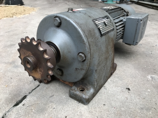 ขายมอเตอร์เกียร์ SEW eurodrive 1HP. 380V มีระบบเบรคในตัว อัตราทด 1:43 เพลาออกประมาณ 32รอบต่อนาที สภาพสวยเดิมๆ หมุนนิ่ม พร้อมใช้งาน ขายมอเตอร์เกียร์ SEW eurodrive 1HP. 380V มีระบบเบรคในตัว อัตราทด 1:43 เพลาออกประมาณ 32รอบต่อนาที สภาพสวยเดิมๆ หมุนนิ่ม พร้อมใช้งาน