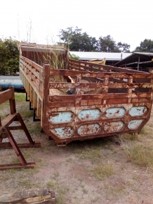 กระบะดั้มท้องเรือ