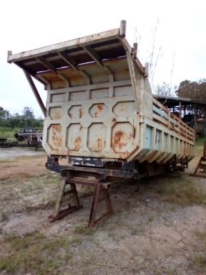 กระบะดั้มท้องเรือ