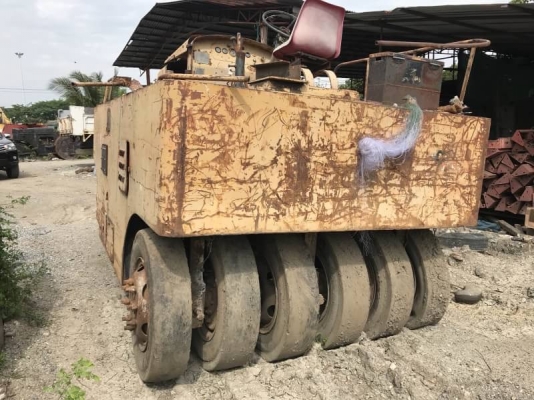 ขาย 185,000 บาท รถบดล้อยาง 11 ล้อ KAWASAKI KR-15 เครื่องดี เกียร์ดี สภาพพร้อมใช้ เอกสารเล่มทะเบียน  รถอยู่ กทม โทร&amp;ไอดีไลน์ 0610710295