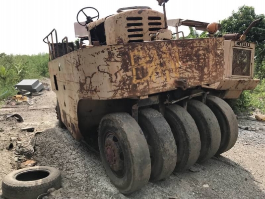 ขาย 185,000 บาท รถบดล้อยาง 11 ล้อ KAWASAKI KR-15 เครื่องดี เกียร์ดี สภาพพร้อมใช้ เอกสารเล่มทะเบียน  รถอยู่ กทม โทร&amp;ไอดีไลน์ 0610710295