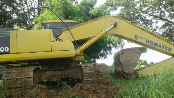 KOMATSU PC200-7เอกสารเล่มทะเบียน สภาพดีพร้อมใช้งาน ไฟฟ้าเต็ม ช่วงล่างดี อยู่ภาคอิสาน ราคา1,220,000บ. สนใจ 0835601591 หรือ 0903494058 KOMATSU PC200-7เอกสารเล่มทะเบียน สภาพดีพร้อมใช้งาน ไฟฟ้าเต็ม ช่วงล่างดี อยู่ภาคอิสาน ราคา1,220,000บ. สนใจ 0835601591 หรือ 0903494058