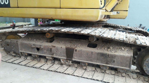 KOMATSU  PC200-7เอกสารเล่มทะเบียน สภาพดีพร้อมใช้งาน ไฟฟ้าเต็ม ช่วงล่างดี อยู่ภาคอิสาน ราคา1,220,000บ. สนใจ 0835601591 หรือ 0903494058