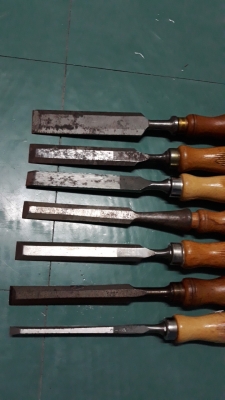 ขายสิ่วด้ามไม้งานเก่าเก็บหลายขนาดราคาต่อตัว