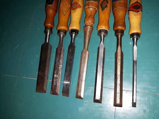 ขายสิ่วด้ามไม้งานเก่าเก็บหลายขนาดราคาต่อตัว