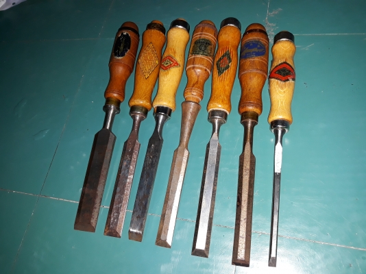 ขายสิ่วด้ามไม้งานเก่าเก็บหลายขนาดราคาต่อตัว