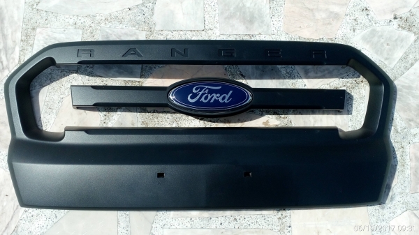 กระจังหน้า ฟอร์ดT6 MC สีดำ แท้ ถอดป้ายแดง