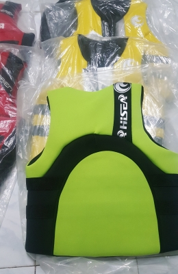 ขายเสื้อชูชีพของใหม่ สวยๆๆใส่เข้ารูปลอยน้ำดี Hisea มีสองสี ไซร์ M กับไซร์ L และไซร์ XL ราคา 1650บาท 