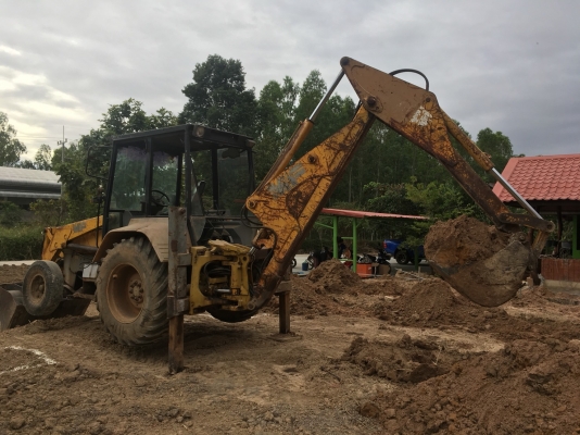 รถตักหน้าขุดหลัง เครื่องดี ปั้มแรง ไม่โหลดครับ ใช้งานได้ดี แปลงคอลโทรลเหมือนแบ็คโฮแล้วครับ