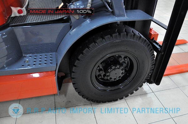 ขายรถโฟล์คลิฟท์มือสอง TOYOTA รุ่น 6FG20-30299 นำเข้าจากประเทศญี่ปุ่น 100\% ไม่เคยใช้งานในไทย