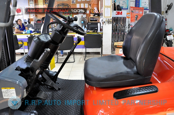 ขายรถโฟล์คลิฟท์มือสอง TOYOTA รุ่น 6FG20-30299 นำเข้าจากประเทศญี่ปุ่น 100\% ไม่เคยใช้งานในไทย