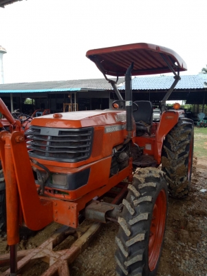 ขายด่วน รถไถ kubota m5500 2เพลา มีใบดันหน้า รถใช้เป็นรถอัดฟาง สภาพพร้อมใช้ เอกสาร เล่มทะเบียนพร้อมโอน ขาย 265000 บาท