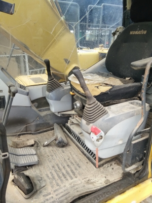 รถแม็คโค KOMATSU PC200-7 สภาพสวยใช้งานได้ปกติ สนใจติดต่อสันต์