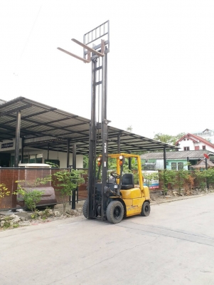 ขายรถยกโฟร์คลิฟท์ดีเซลยี่ห้อ  TCM 2.5ตัน เสายกสูง 5 เมตร