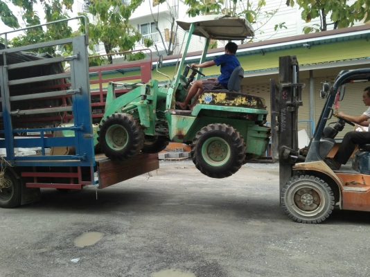 tractor-backhoe จัดส่งรถตักล้อยาง แบบเอวอ่อน ถึงมือลูกค้าเรียบร้อยแล้วครับ ขอบคุณเสี่ยนครศรีธรรมราช 
