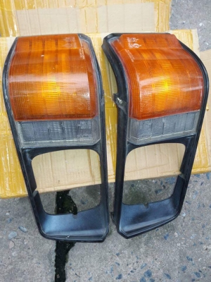 ขายอะไหล่รถตู้ครอบไฟหน้าL300 สวยๆตามภาพคู่ละ1600-รวมส่งทั่วไทย สนใจ081-791-5677